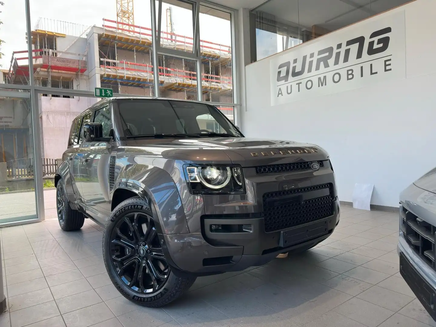 Land Rover Defender 4.4 P635 OCTA/gr-sw/HUD/Pan/Mtrx/22'' Grau - 2