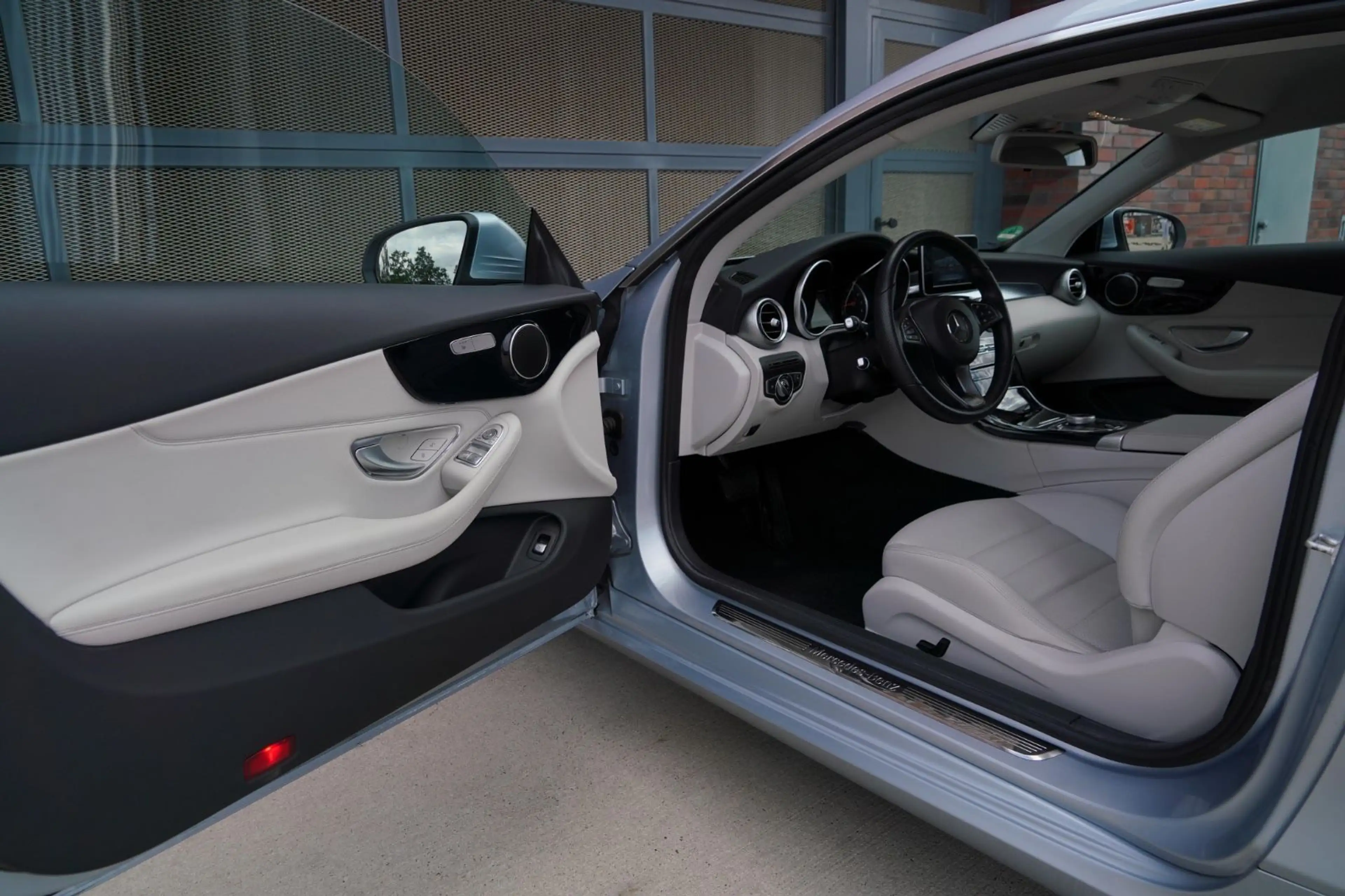 Mercedes-Benz C 300 Coupe 21000km Neuwertig Leder — photo 13
