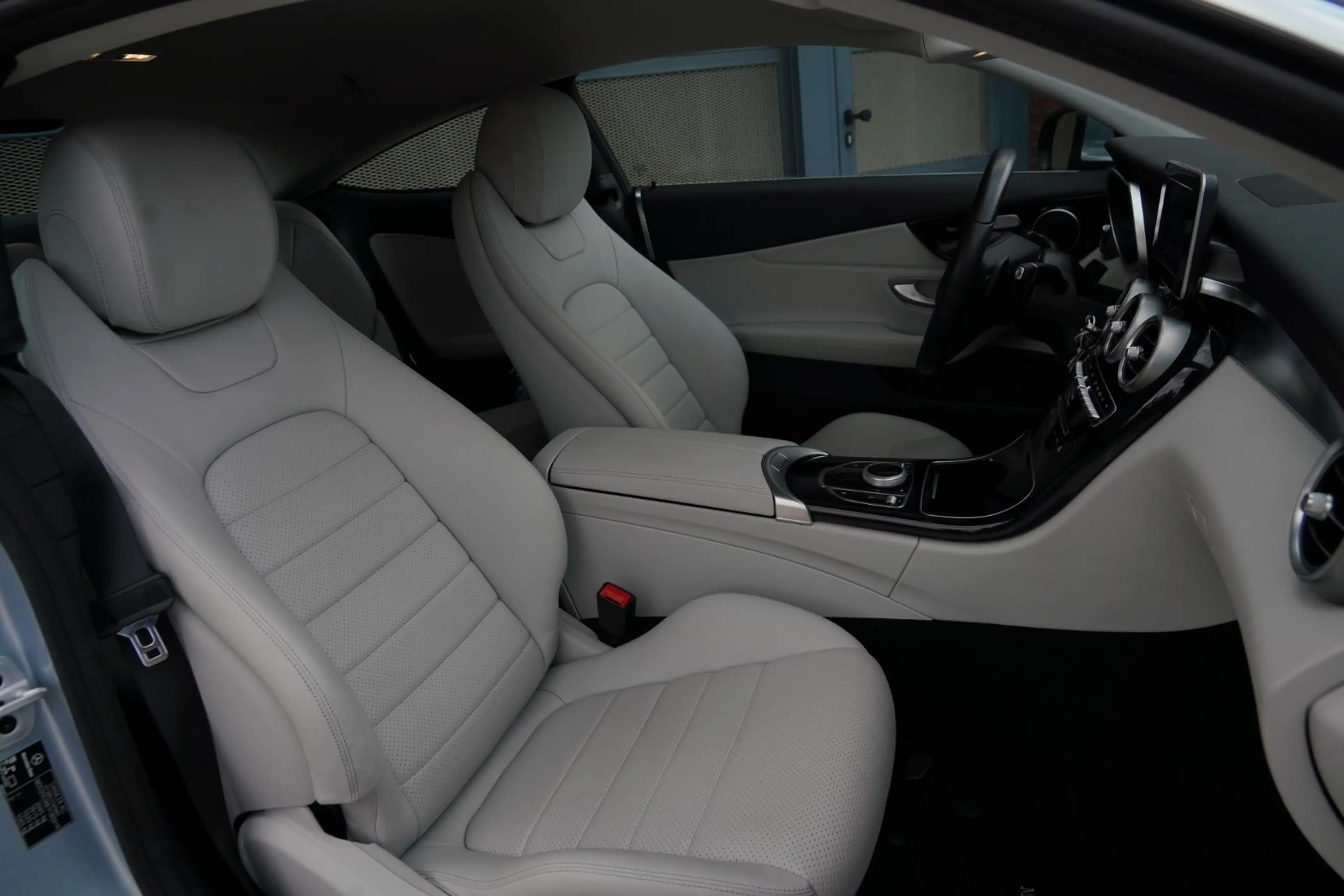 Mercedes-Benz C 300 Coupe 21000km Neuwertig Leder — photo 11