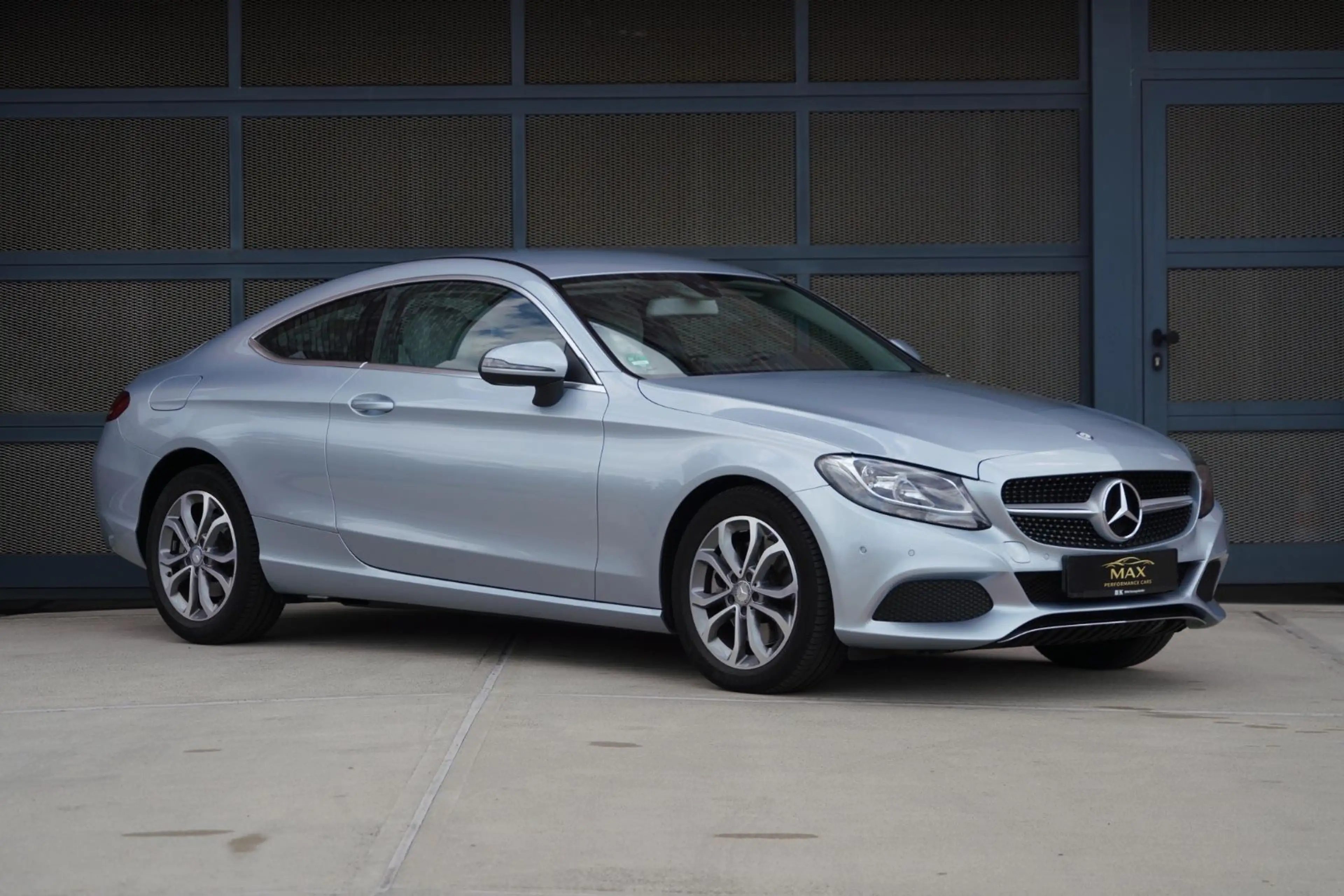 Mercedes-Benz C 300 Coupe 21000km Neuwertig Leder