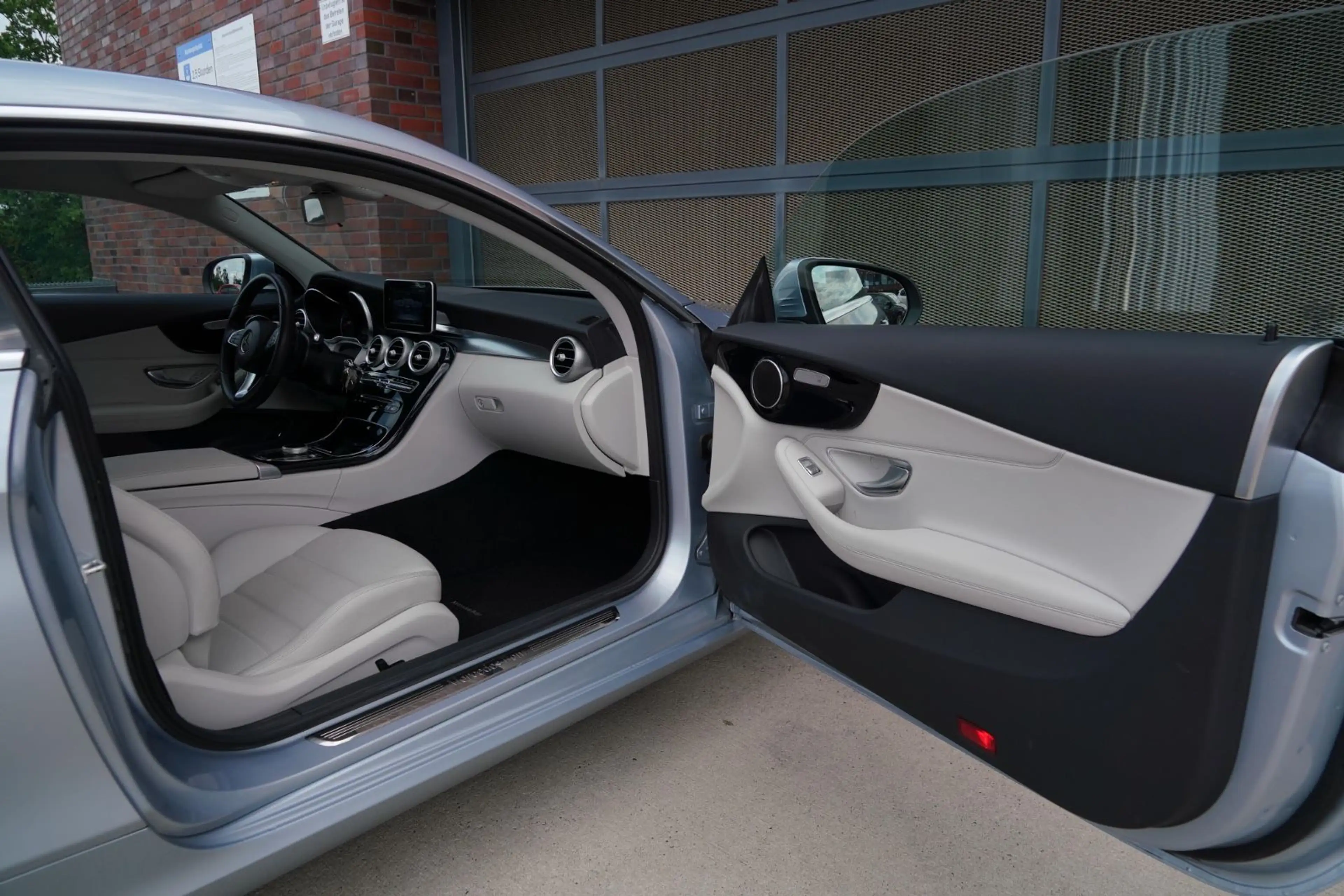 Mercedes-Benz C 300 Coupe 21000km Neuwertig Leder — photo 15