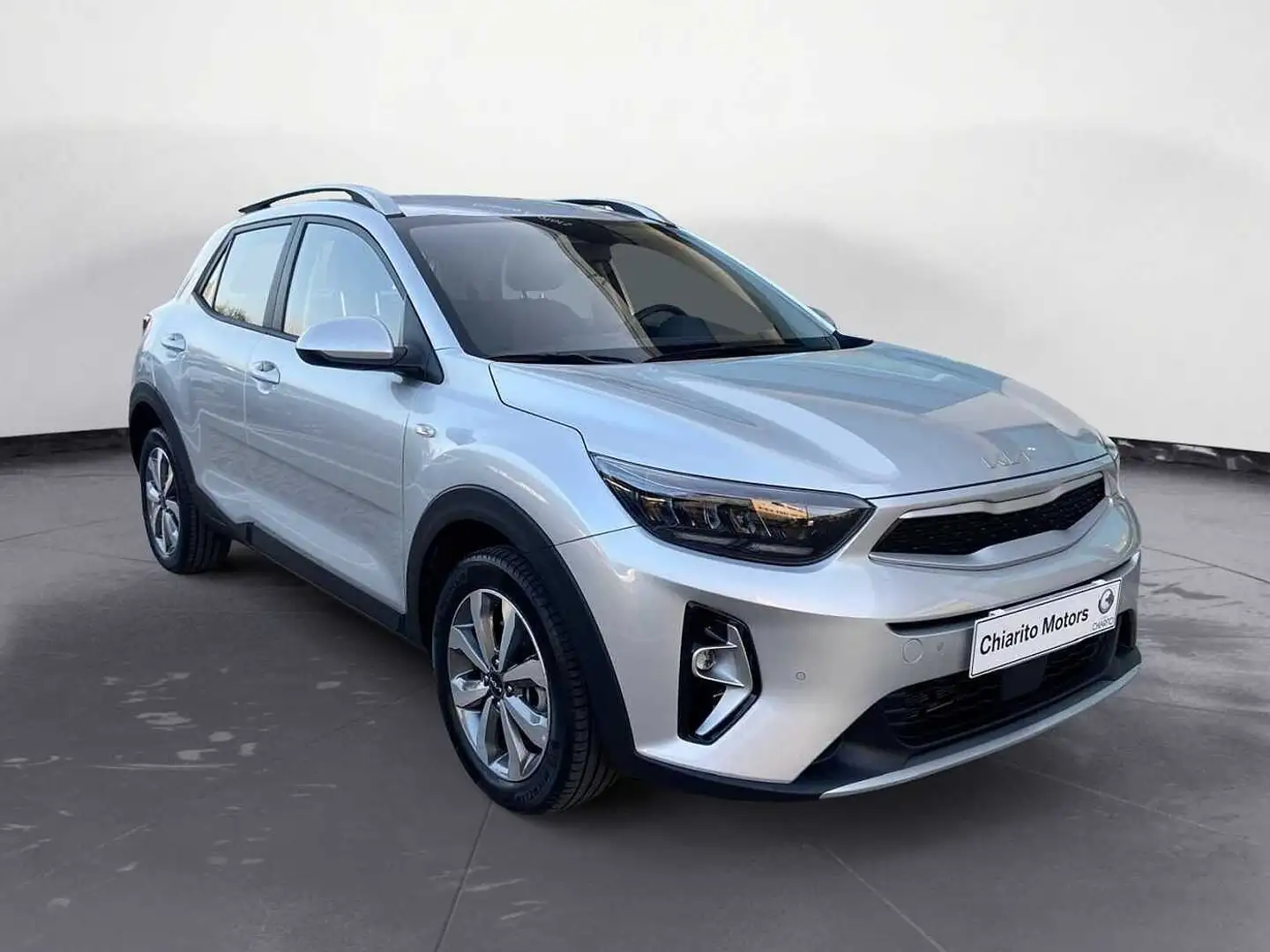 Kia Stonic 1.0 T-GDi 100 CV MHEV MT Urban Plateado - 1