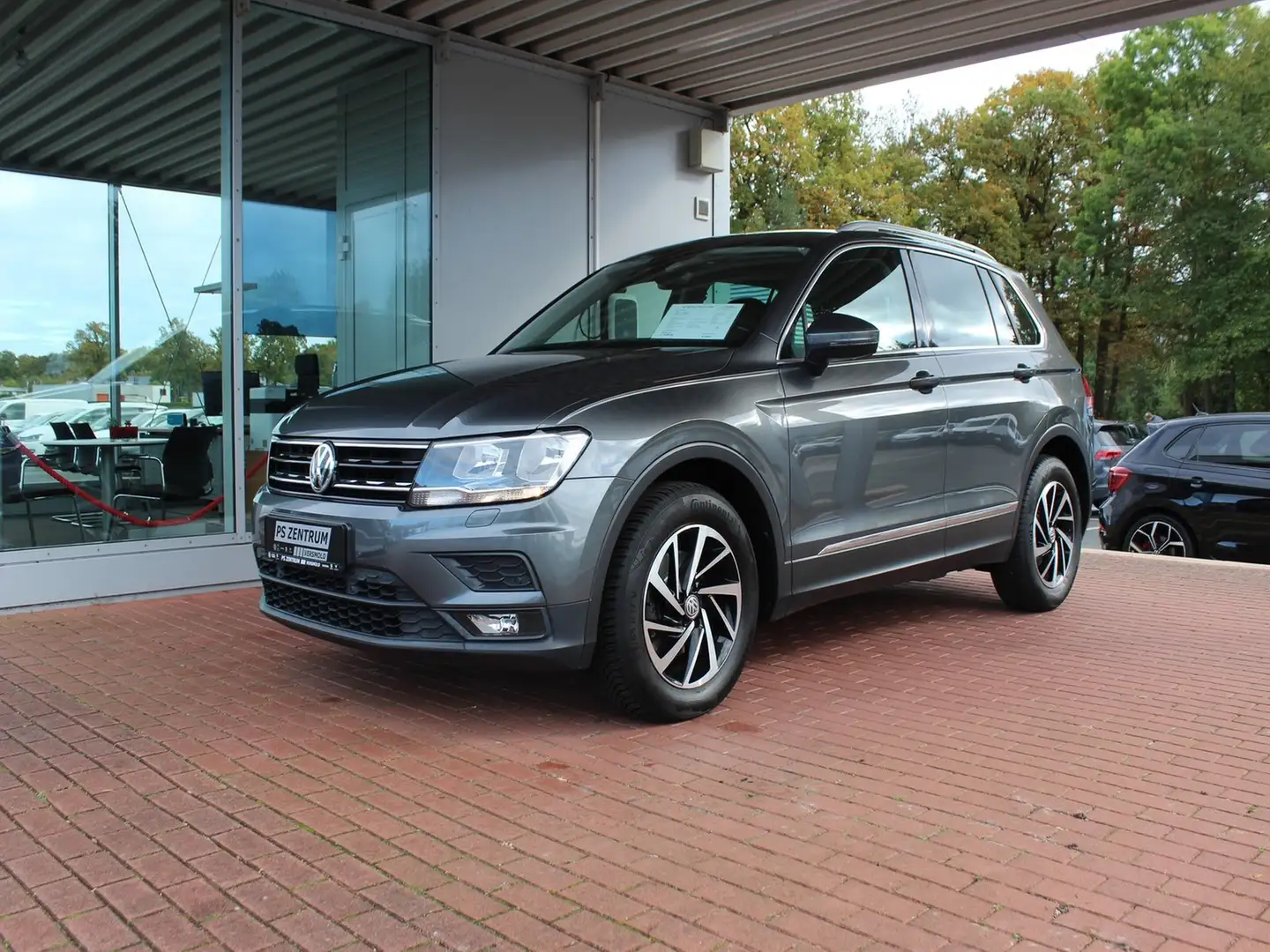 Volkswagen Tiguan 2.0 TDI Join Grau - 2