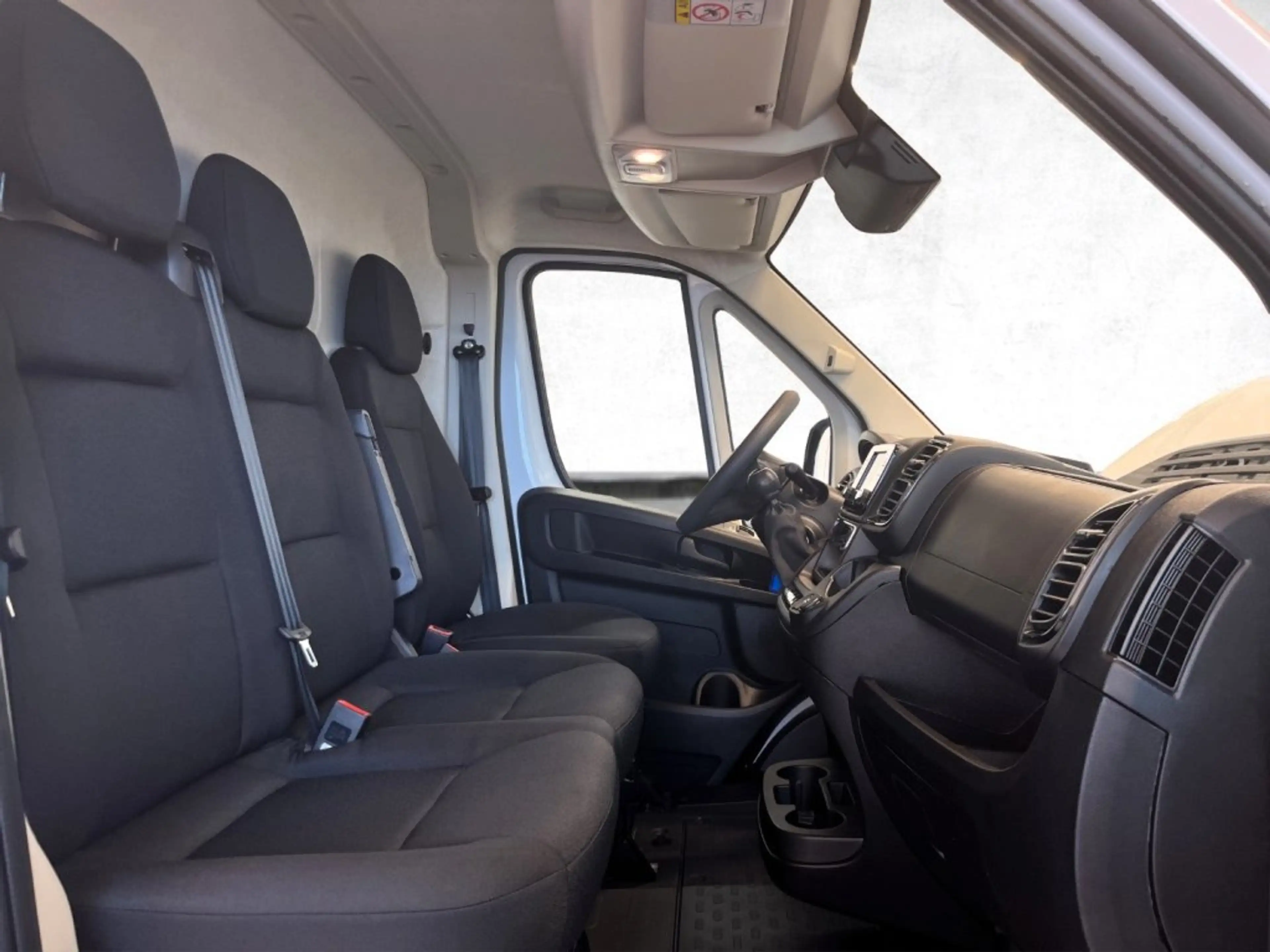 Peugeot Boxer KW L2H1 BHDI 140 — photo 15