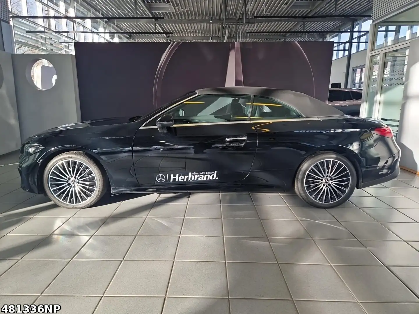 Mercedes-Benz CLE 200 Cabriolet AMG+BURMESTER+DIGITAL-LIGHT Negro - 2