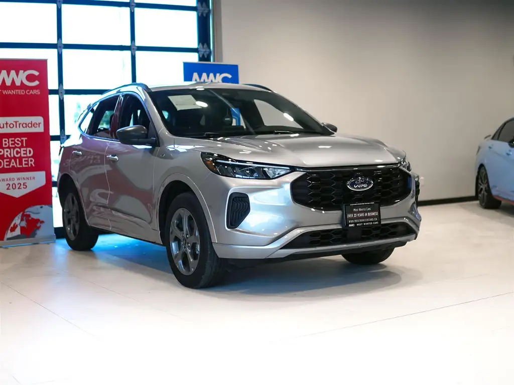 2024 Ford Escape ST-Line AWD photo 4