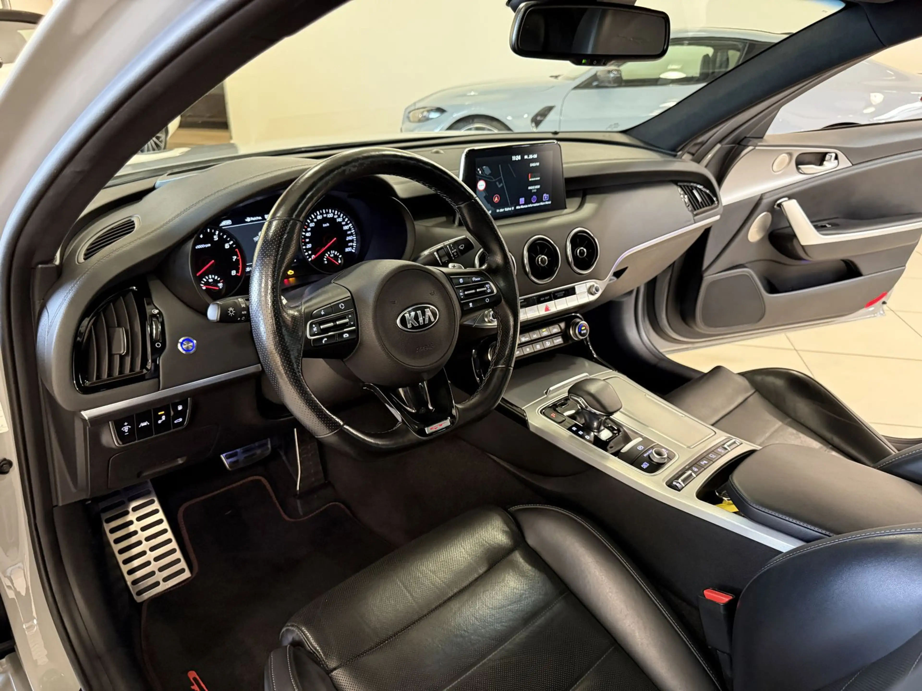 Kia Stinger GT 4WD *Pano-HUD-ACC-H&K-360°-Garantie* — photo 12