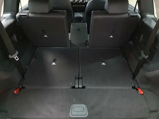 Mercedes-Benz GLB view 15