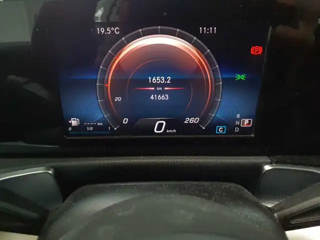 Mercedes-Benz GLB view 11