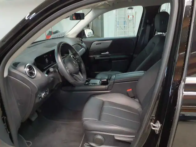 Mercedes-Benz GLB view 7