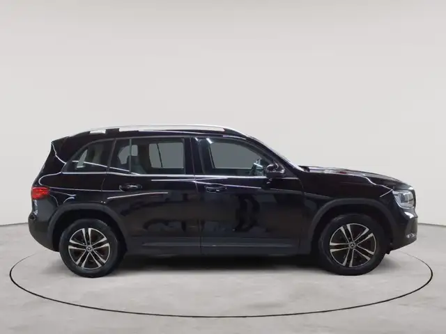 Mercedes-Benz GLB view 3
