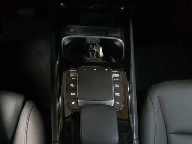 Mercedes-Benz GLB view 10