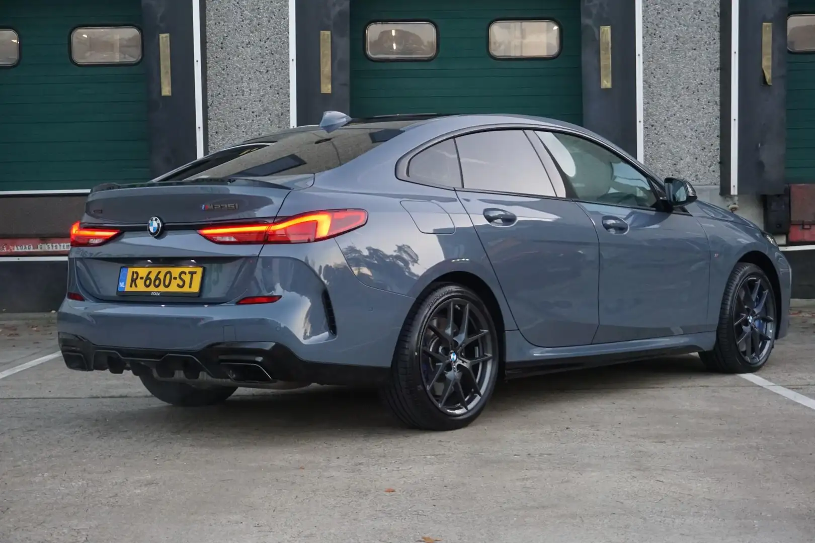 BMW 235 2-serie Gran Coupé M235i 306pk xDrive Executive | Gris - 2