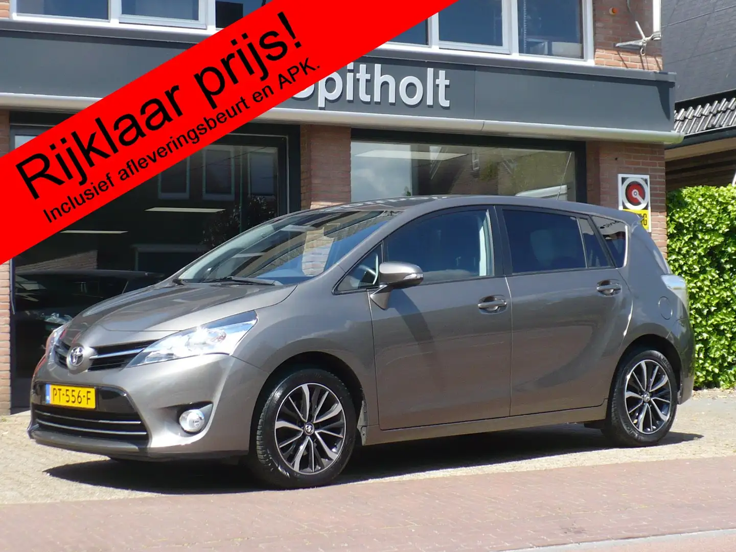Toyota Verso 1.8 VVT-i 147pk Aut (5P) Dynamic Grijs - 1