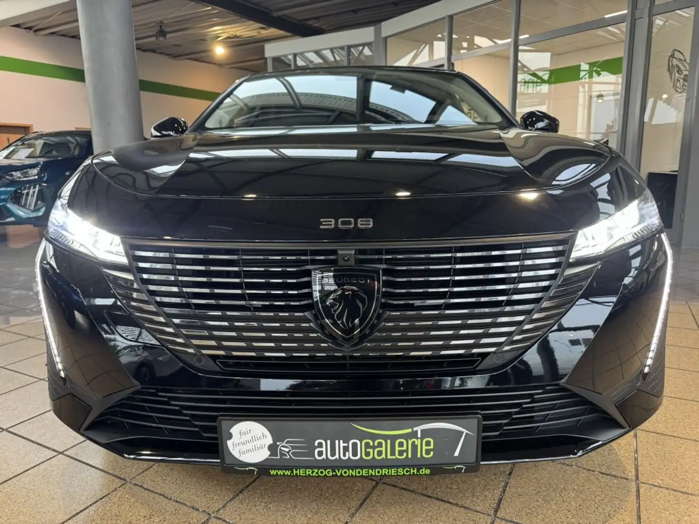 Peugeot 308 SW PureTech 130 EAT8 Allure Zwart - 2