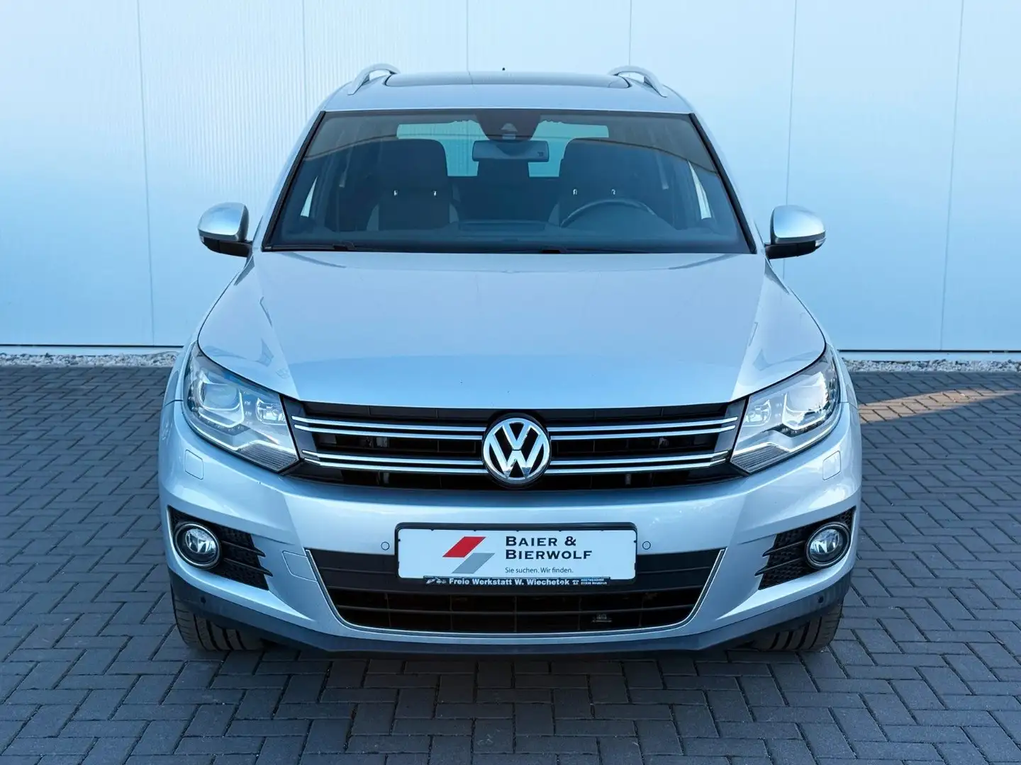 Volkswagen Tiguan Life 2.0TDI 4Motion DSG AHK XENON PANO Silber - 2