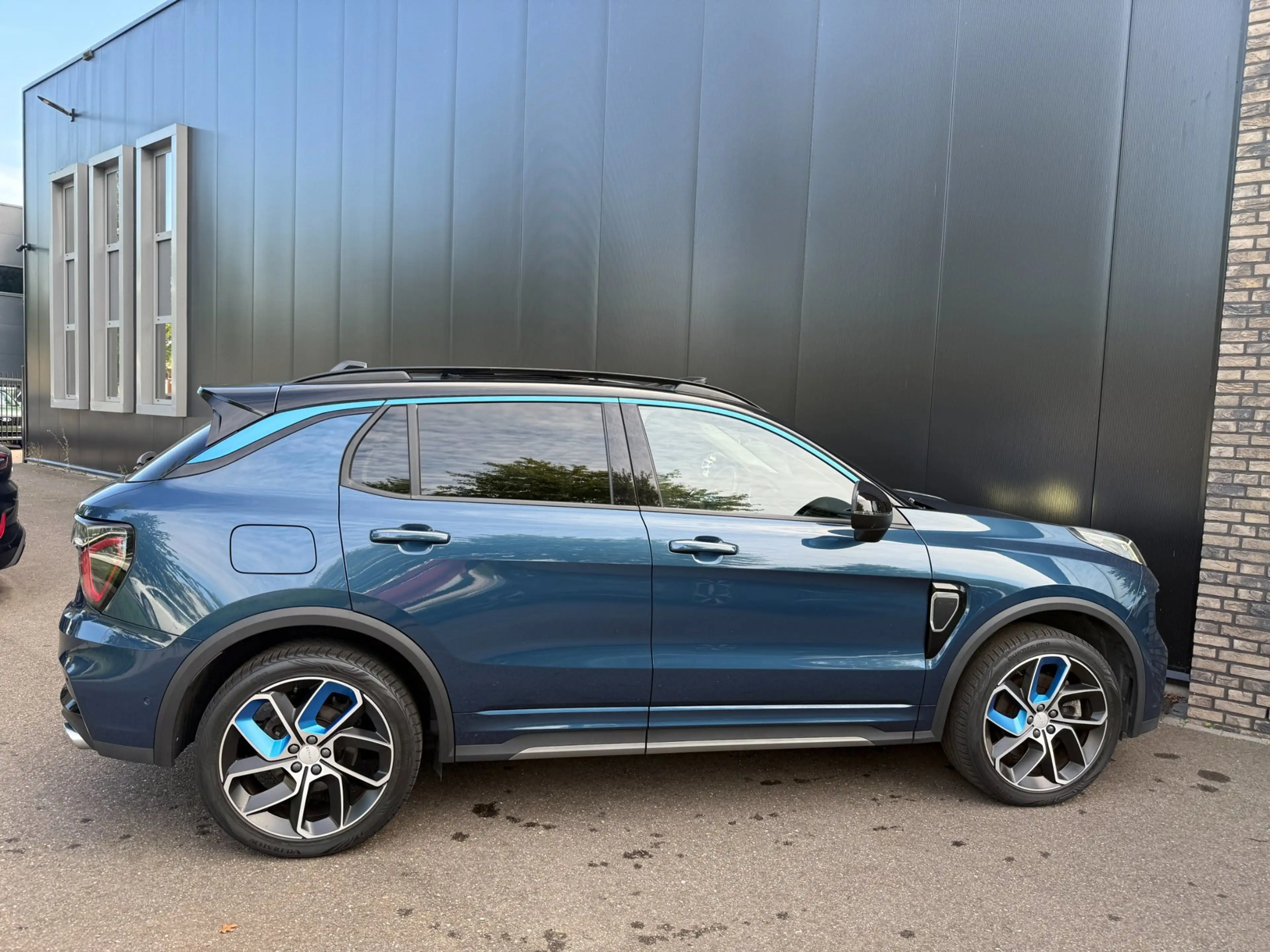Lynk & Co 01 1.5 More PHEV Panorama, Winter pack, Navi, Camera — photo 7