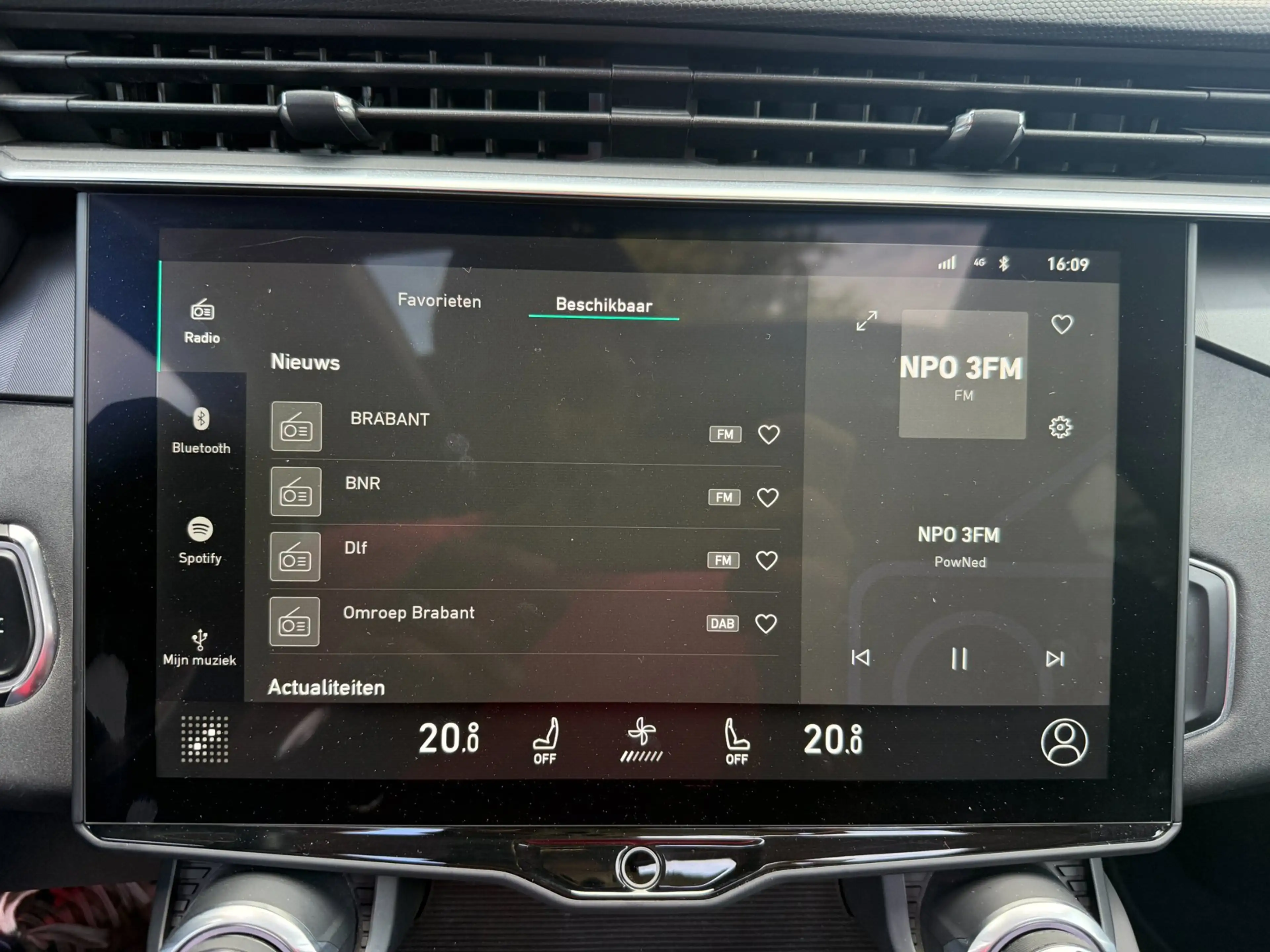Lynk & Co 01 1.5 More PHEV Panorama, Winter pack, Navi, Camera — photo 21