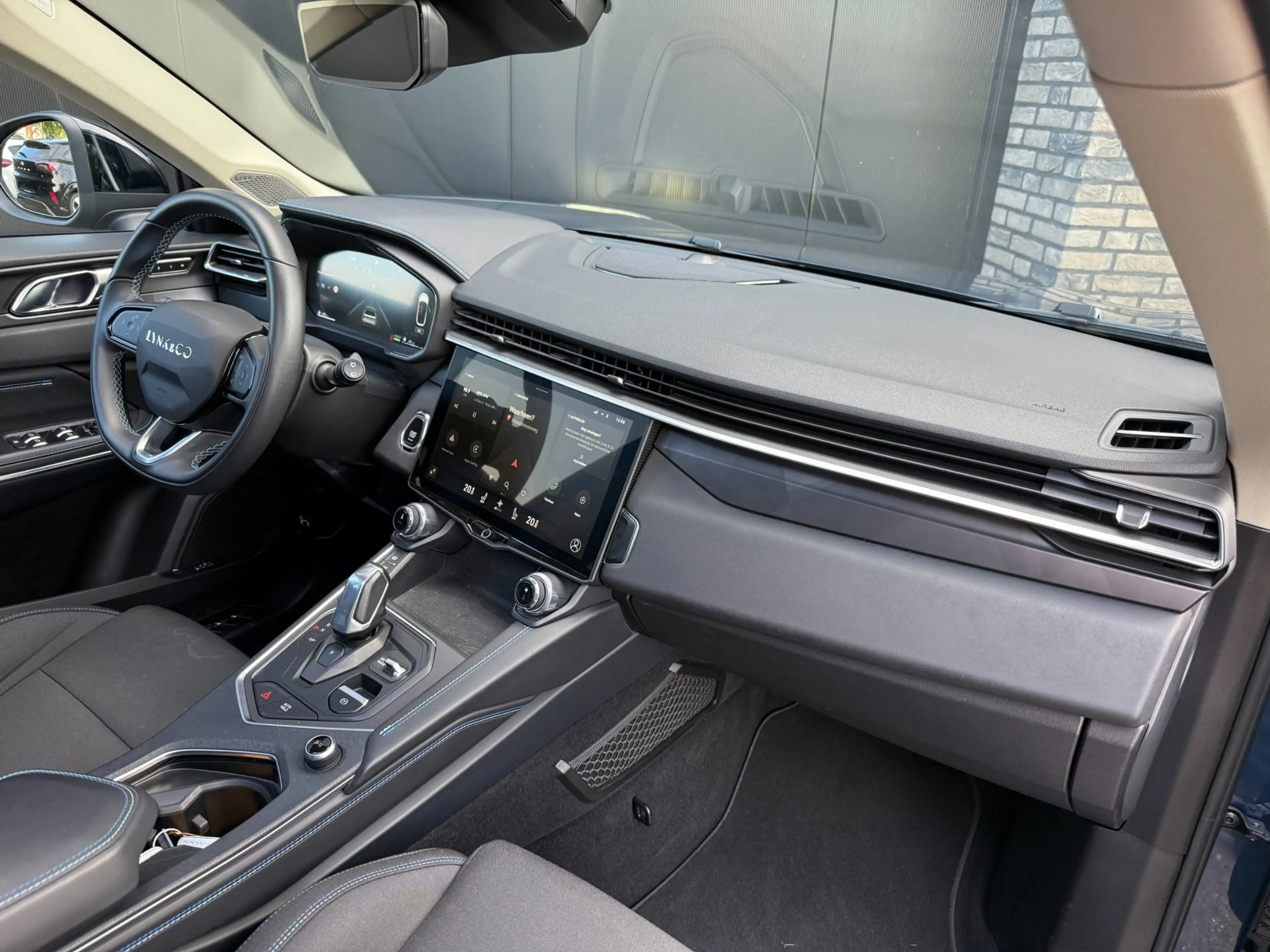 Lynk & Co 01 1.5 More PHEV Panorama, Winter pack, Navi, Camera — photo 28