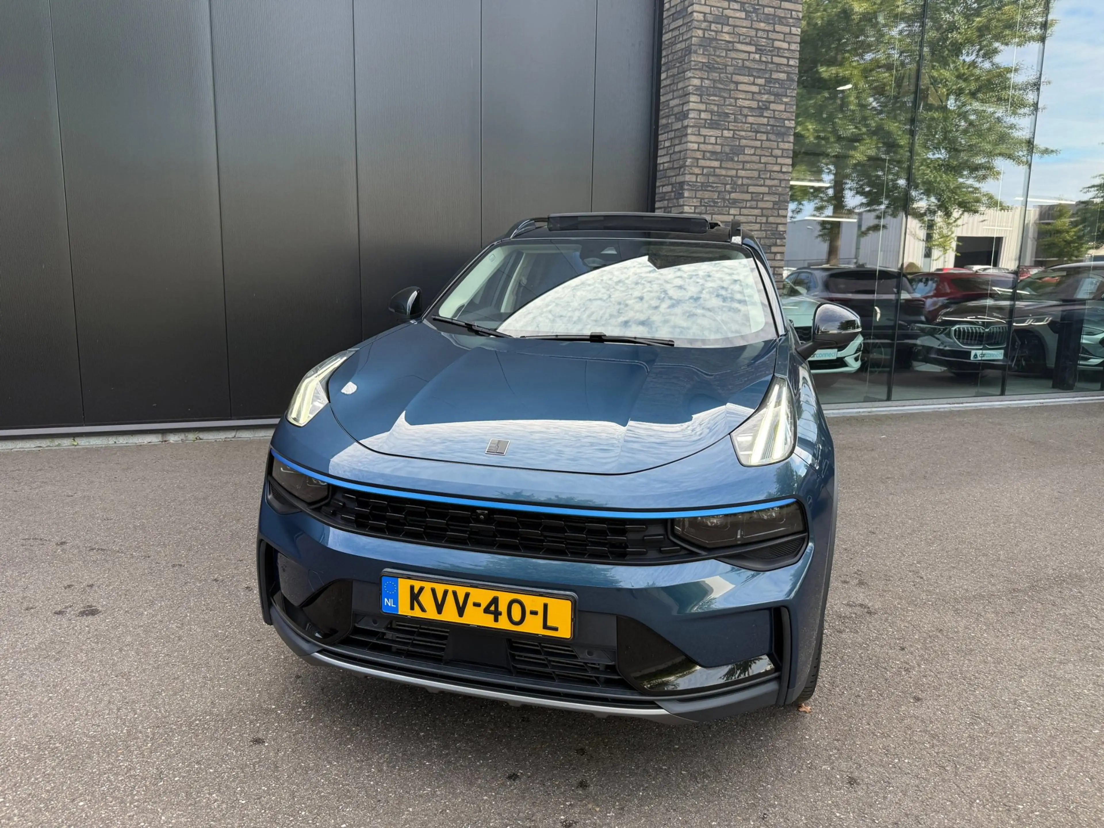 Lynk & Co 01 1.5 More PHEV Panorama, Winter pack, Navi, Camera — photo 2