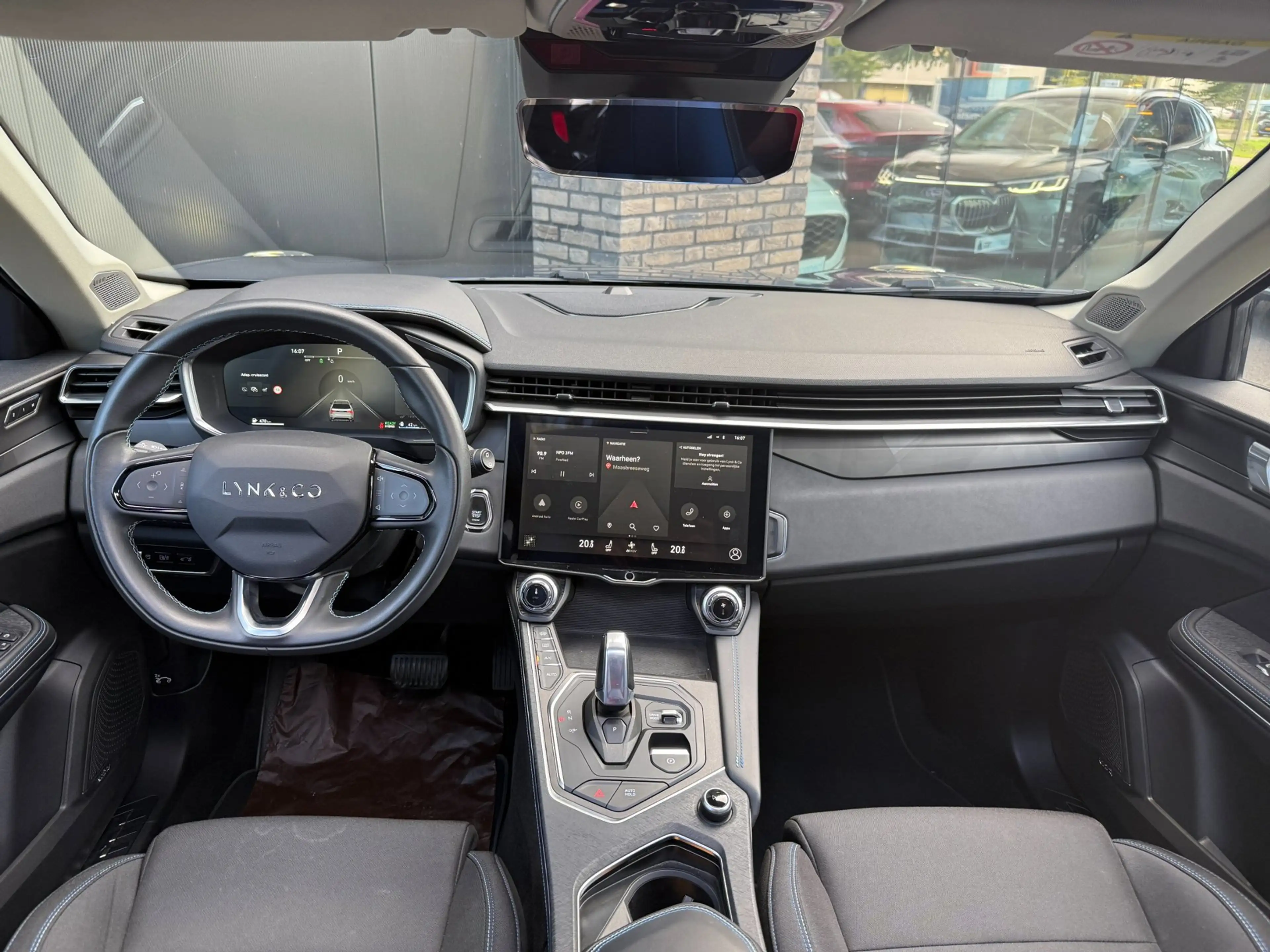 Lynk & Co 01 1.5 More PHEV Panorama, Winter pack, Navi, Camera — photo 27