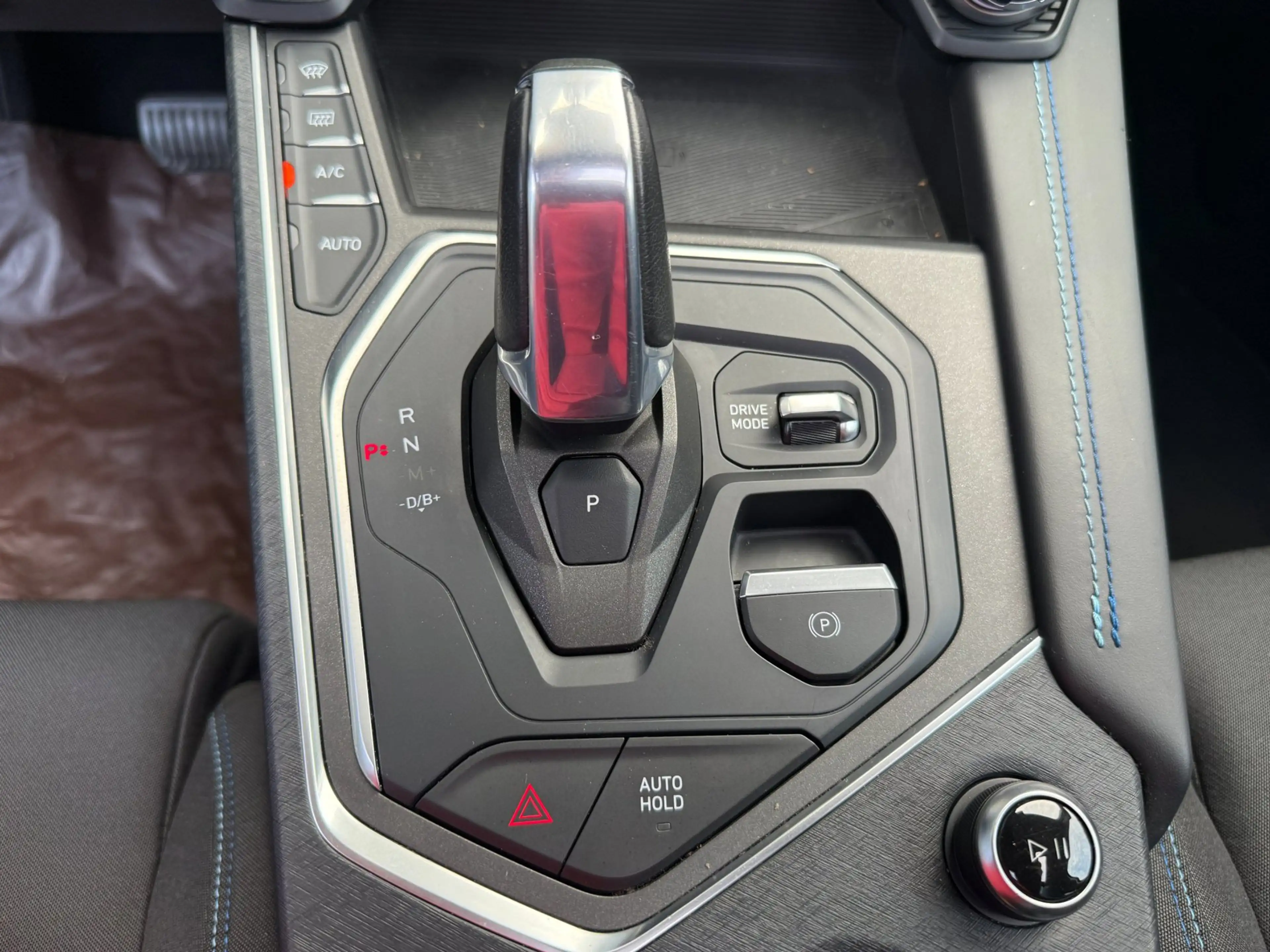 Lynk & Co 01 1.5 More PHEV Panorama, Winter pack, Navi, Camera — photo 23