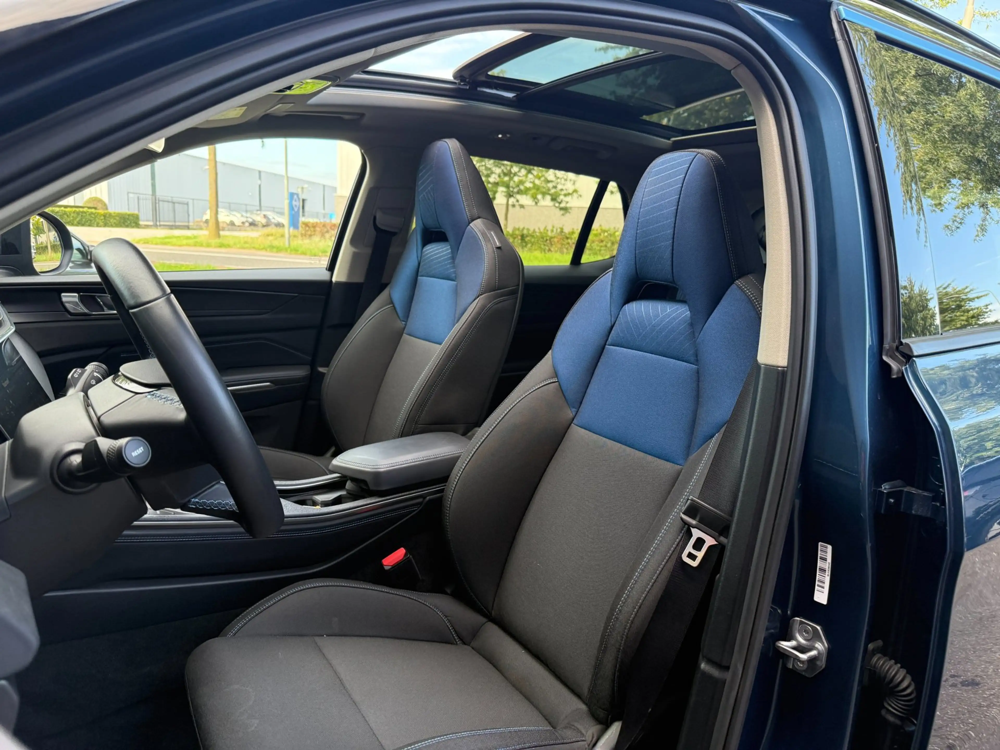 Lynk & Co 01 1.5 More PHEV Panorama, Winter pack, Navi, Camera — photo 11
