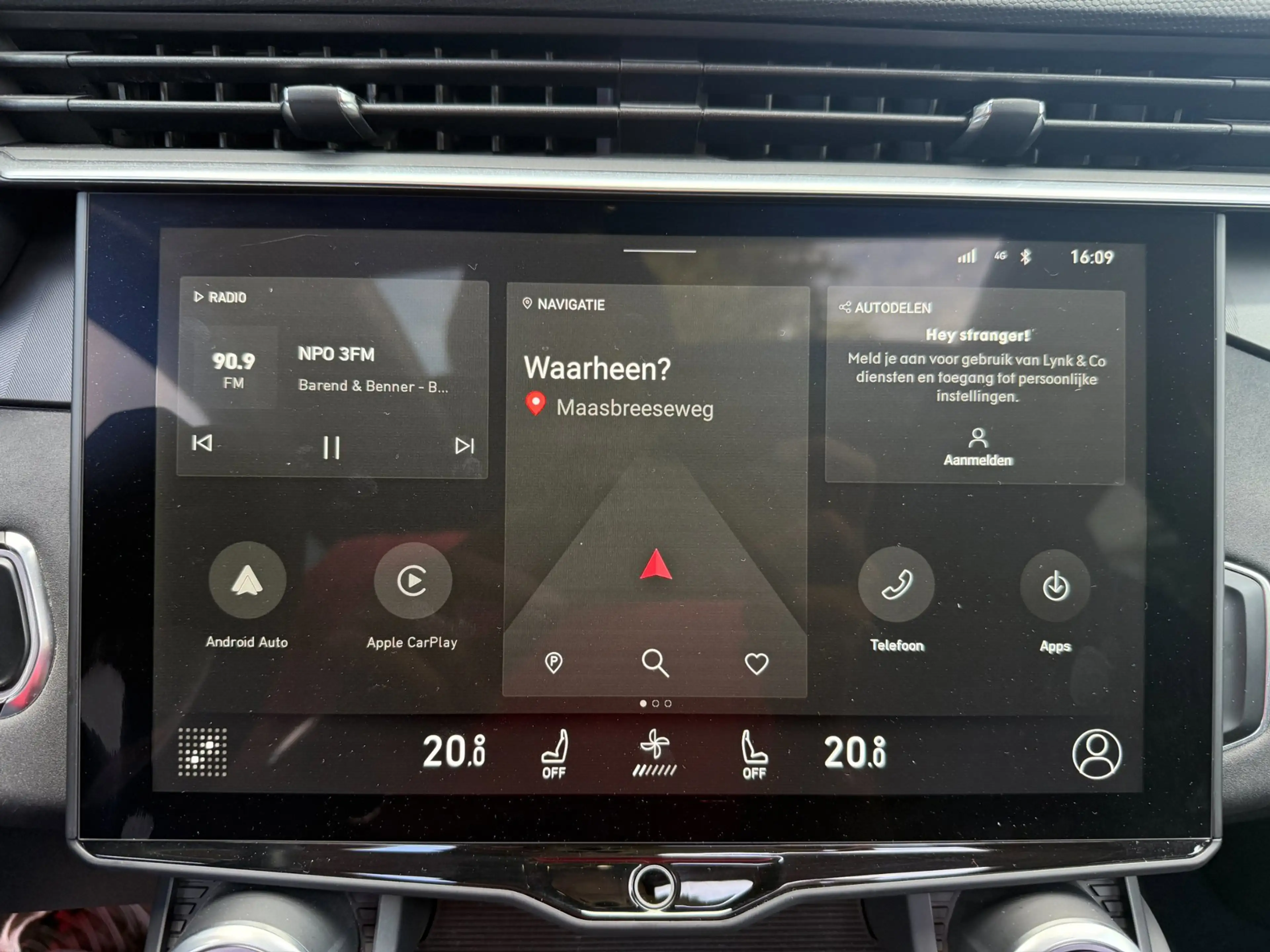 Lynk & Co 01 1.5 More PHEV Panorama, Winter pack, Navi, Camera — photo 17