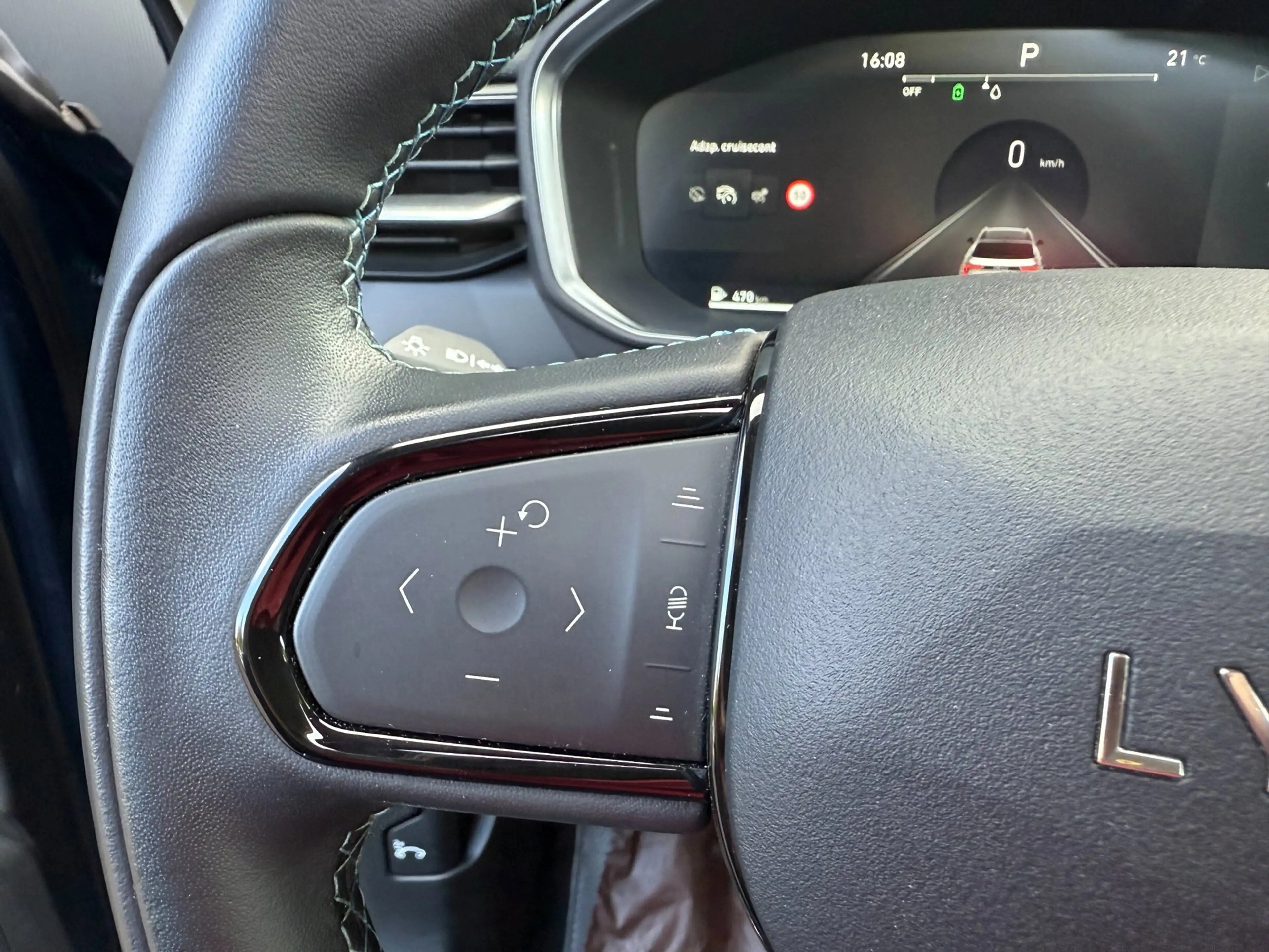 Lynk & Co 01 1.5 More PHEV Panorama, Winter pack, Navi, Camera — photo 14