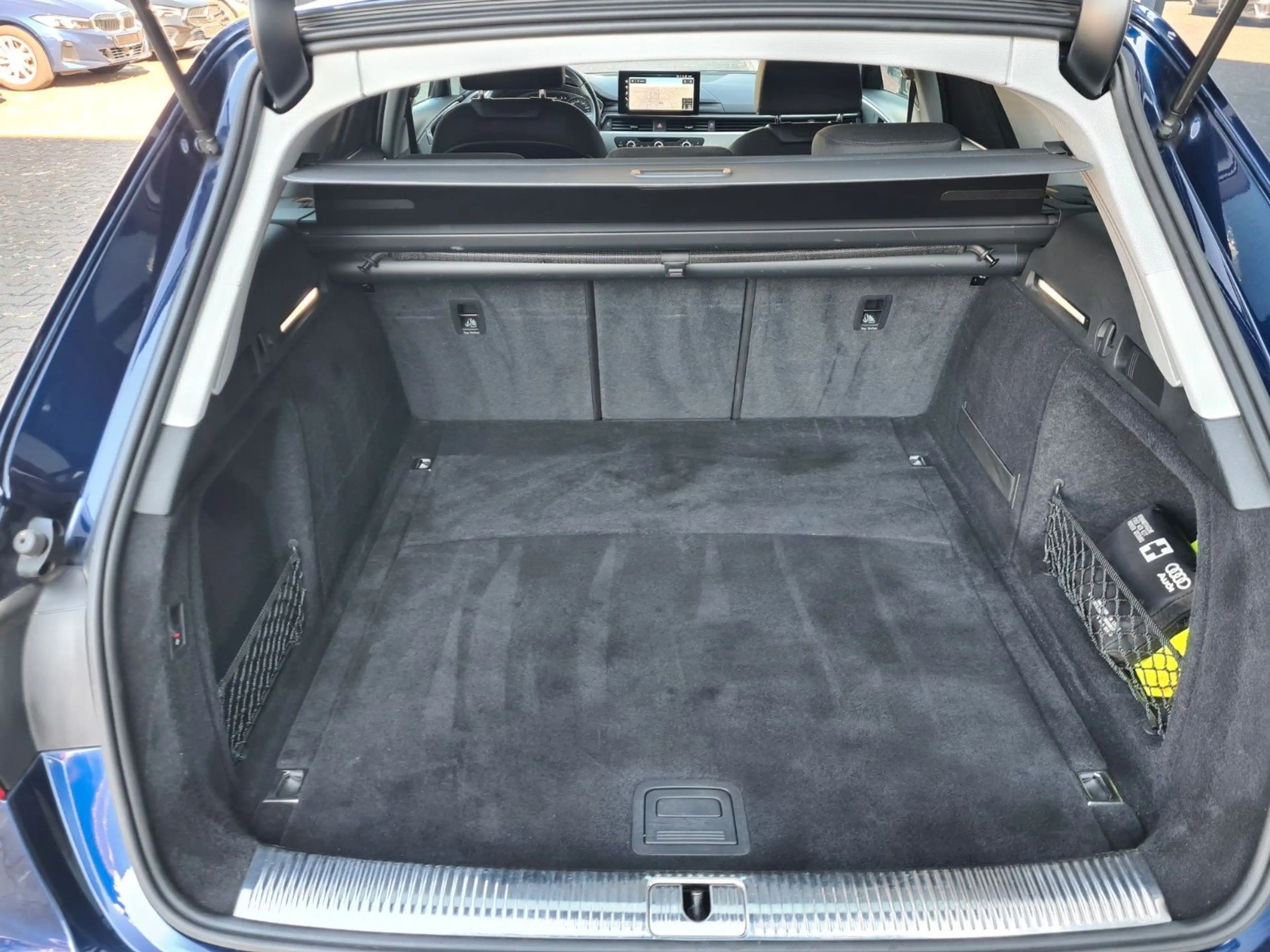 Audi A4 Avant 35 TDI AUT - ASSITS - AHK - CAM - — photo 7