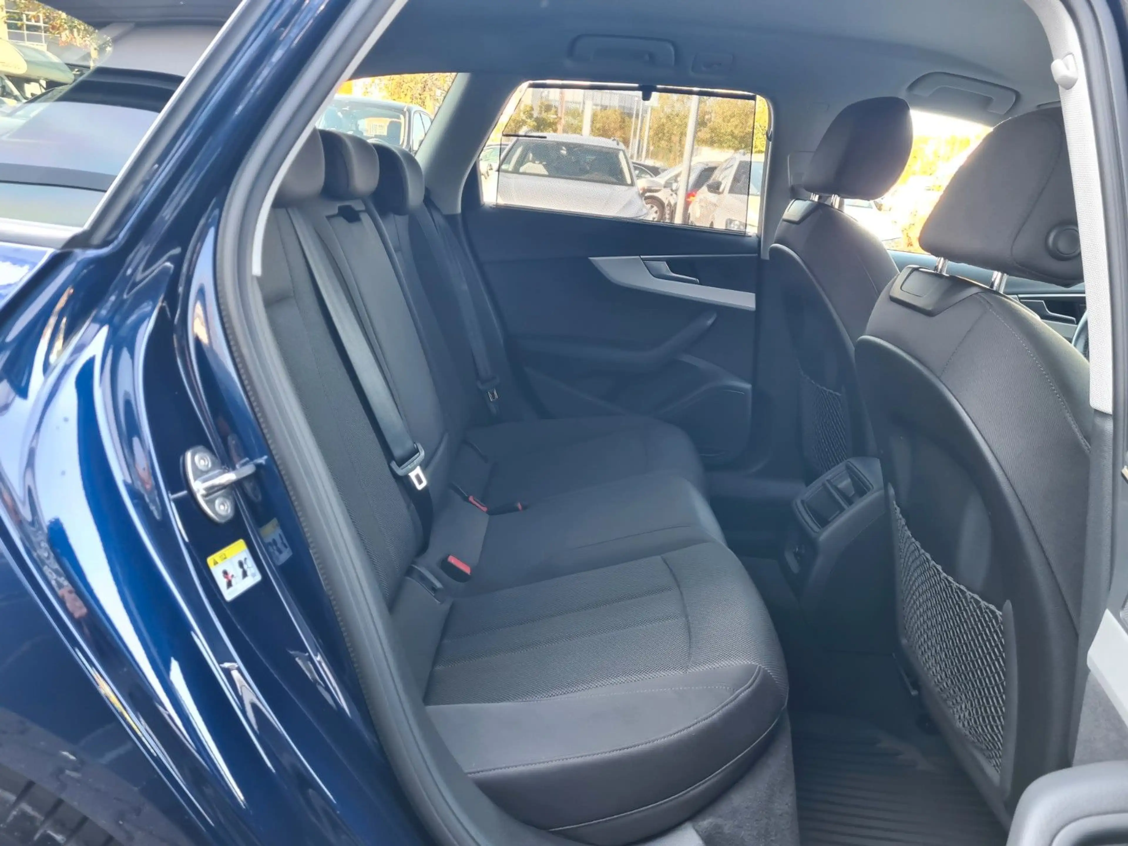 Audi A4 Avant 35 TDI AUT - ASSITS - AHK - CAM - — photo 15