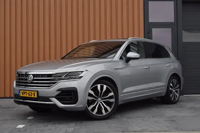 Volkswagen Touareg 3.0 TDI 286pk R-line | Grijs Kenteken | Luchtverin