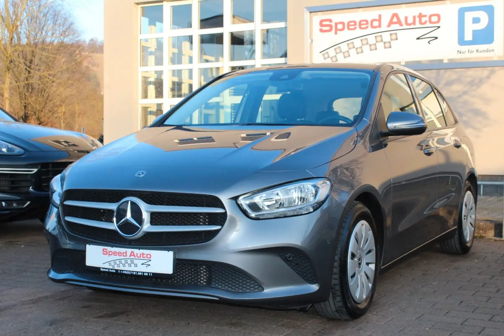 Mercedes-Benz B 200 NAVI MBUX/TEMPOMAT/AHK/PDC/1.HAND Grau - 2