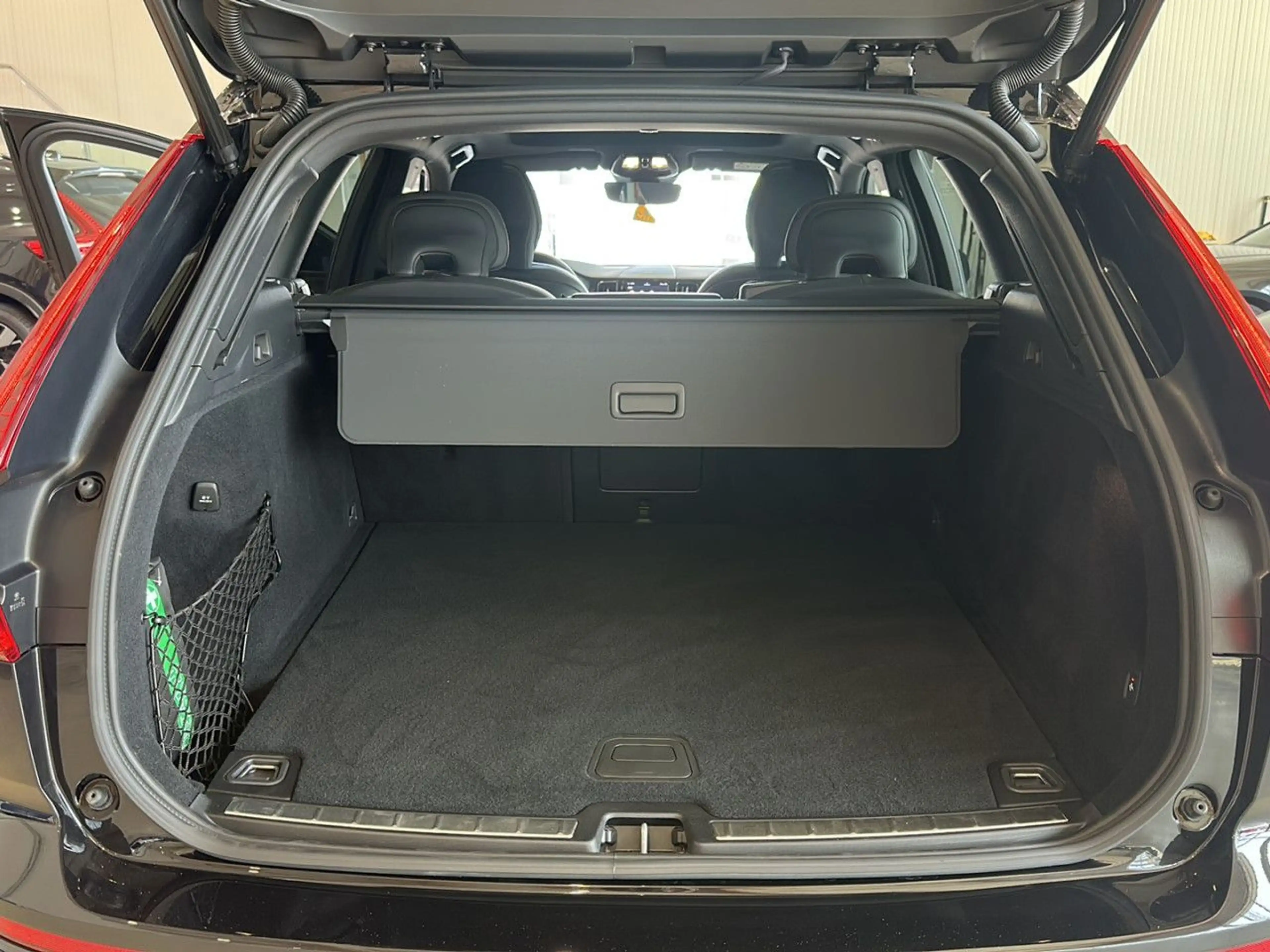 Volvo XC60 B5 (Benzin) Plus Black Edition - AHK/HK Navi — photo 19