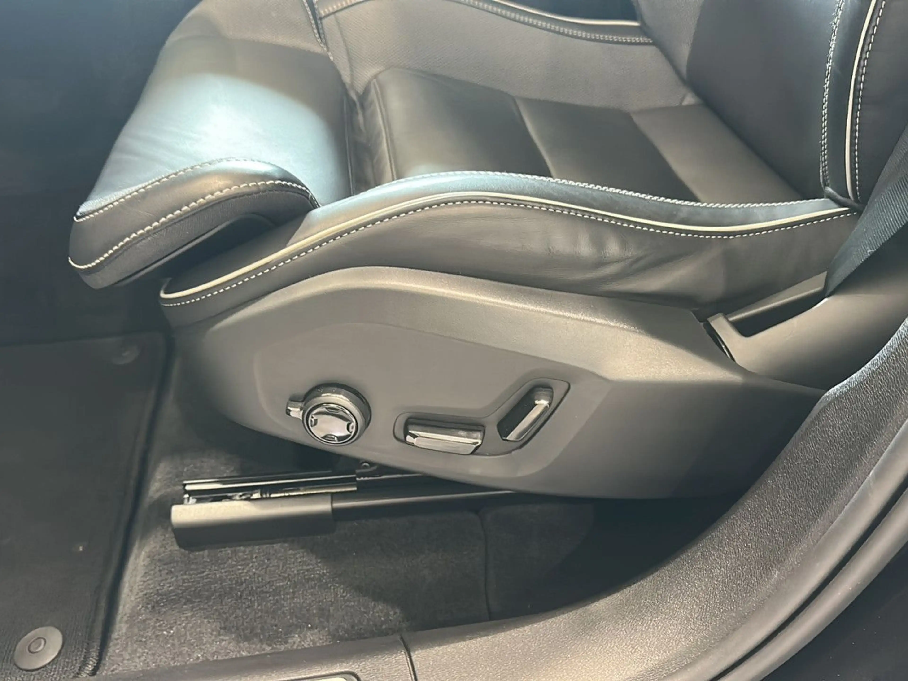 Volvo XC60 B5 (Benzin) Plus Black Edition - AHK/HK Navi — photo 21