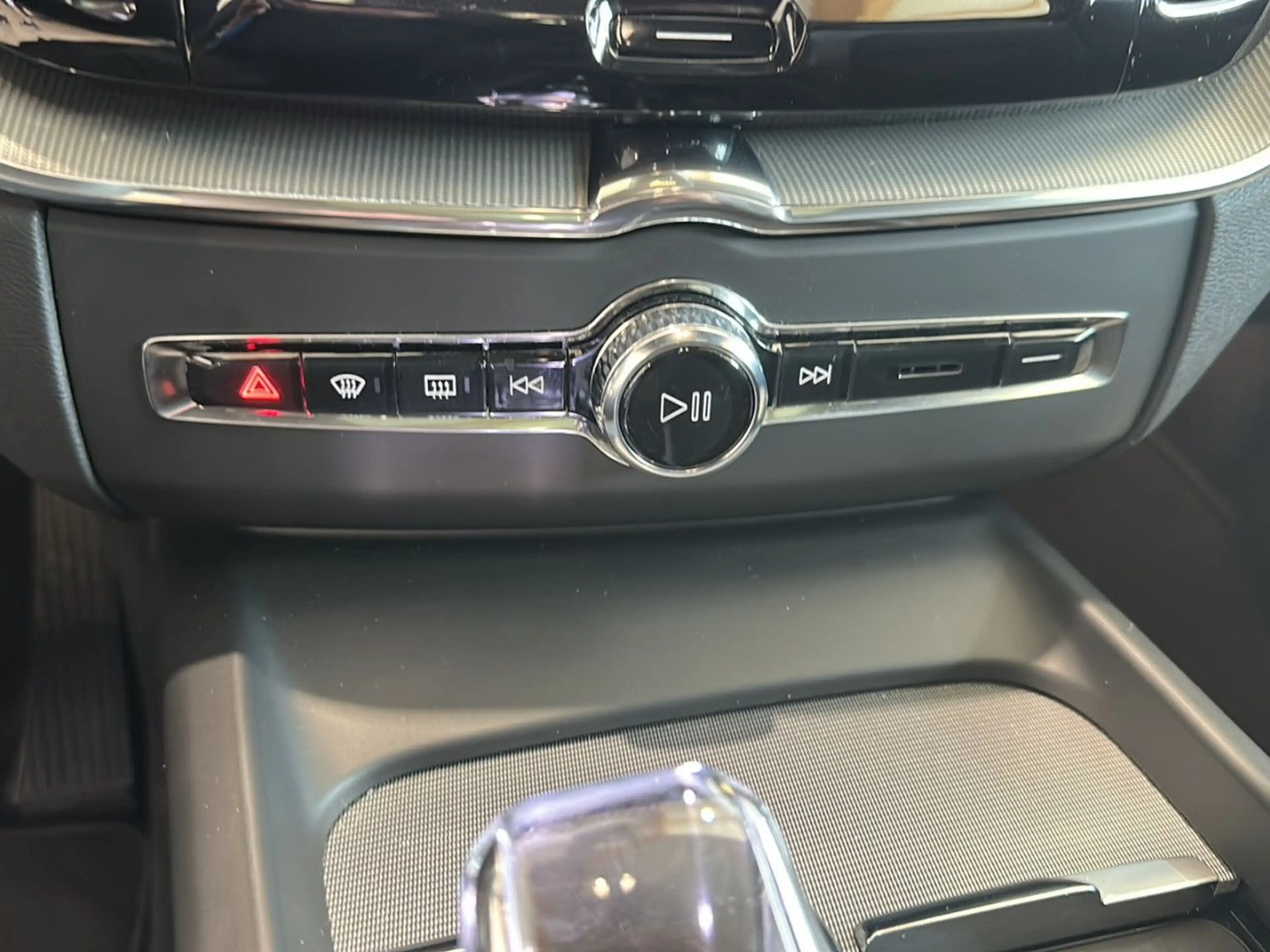 Volvo XC60 B5 (Benzin) Plus Black Edition - AHK/HK Navi — photo 24