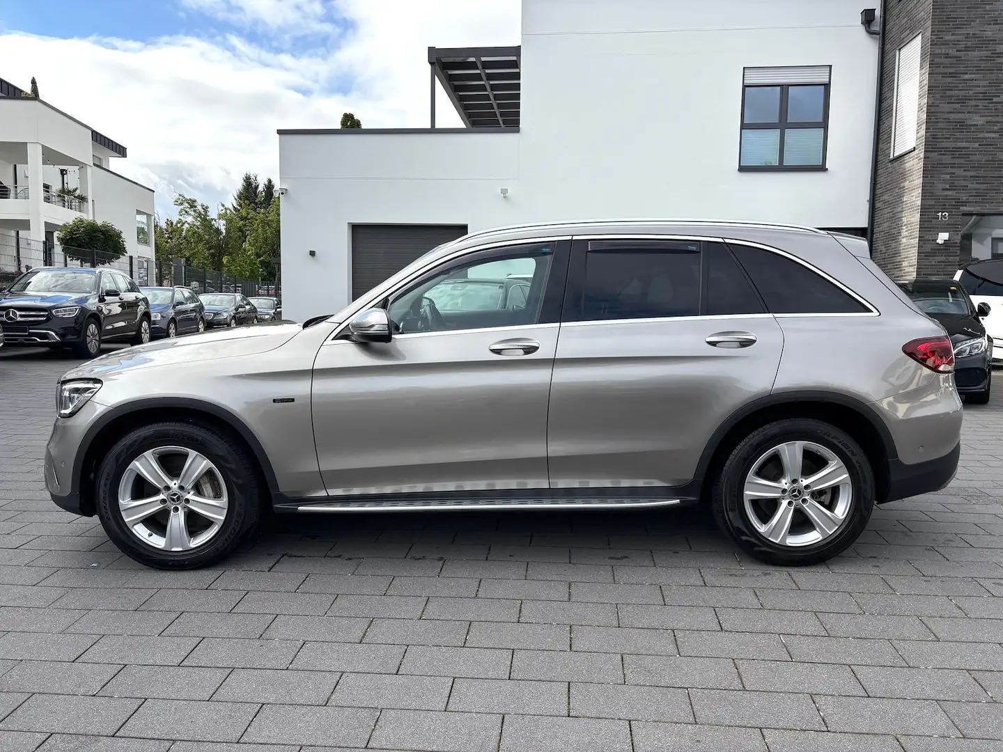 Mercedes-Benz GLC 300 e EXCLUSIVE MULTIBEAM KEYLESS DISTRONIC Grau - 2