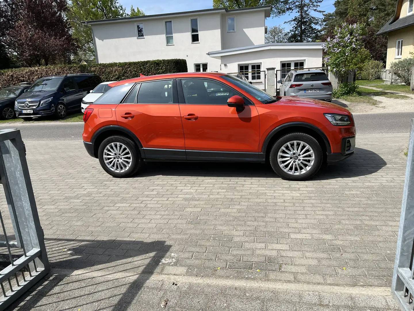 Audi Q2 design Orange - 1