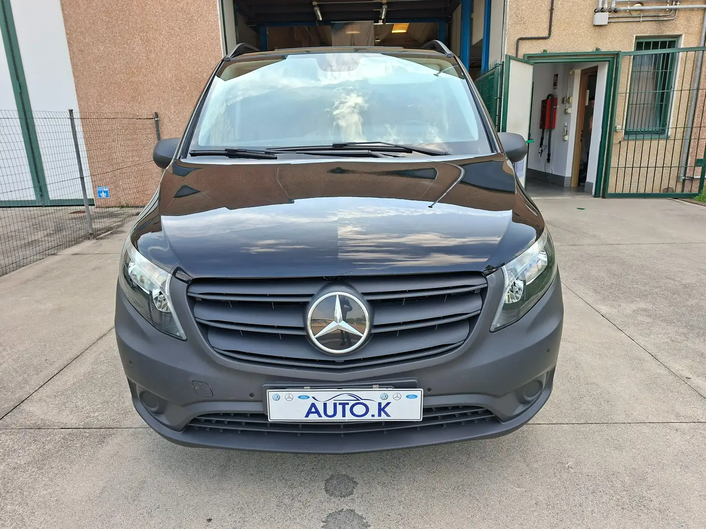 Mercedes-Benz Vito 116 Tourer Pro EXTRALONG Black - 2
