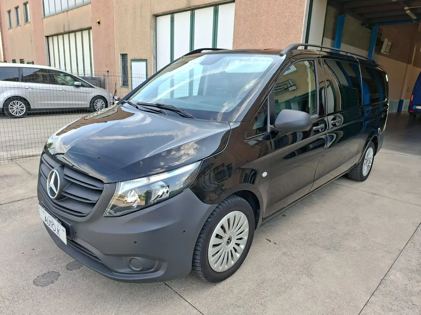 Mercedes-Benz Vito 116 Tourer Pro EXTRALONG Black - 1