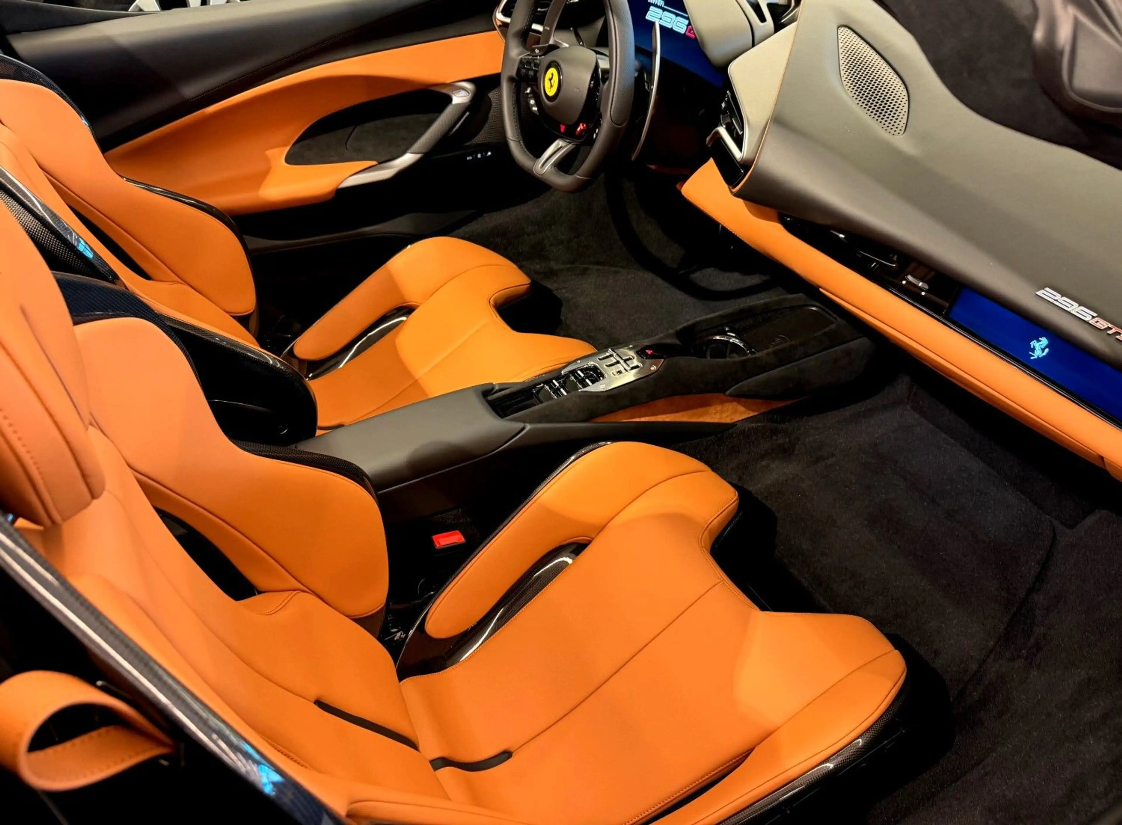 Ferrari 296 GTS Spider  Lift Carbon Sitze Grigio Scuro — photo 4
