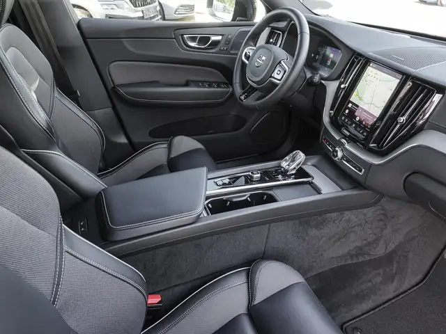 Volvo XC60 view 9