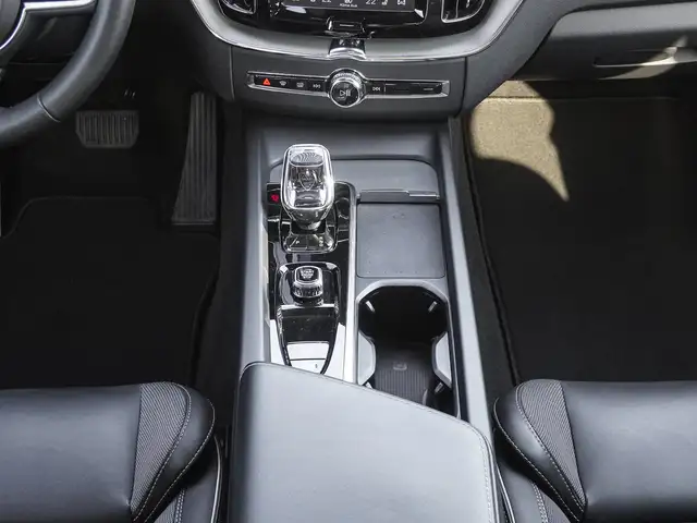 Volvo XC60 view 15