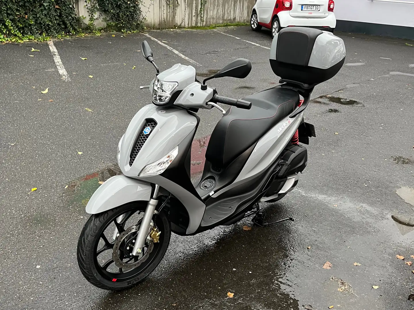 Piaggio Medley 125 Sport mit Original Topcase Gri - 1