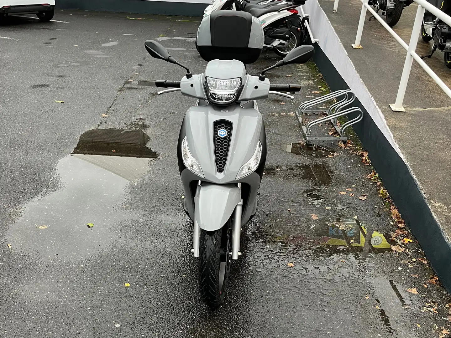 Piaggio Medley 125 Sport mit Original Topcase Gri - 2