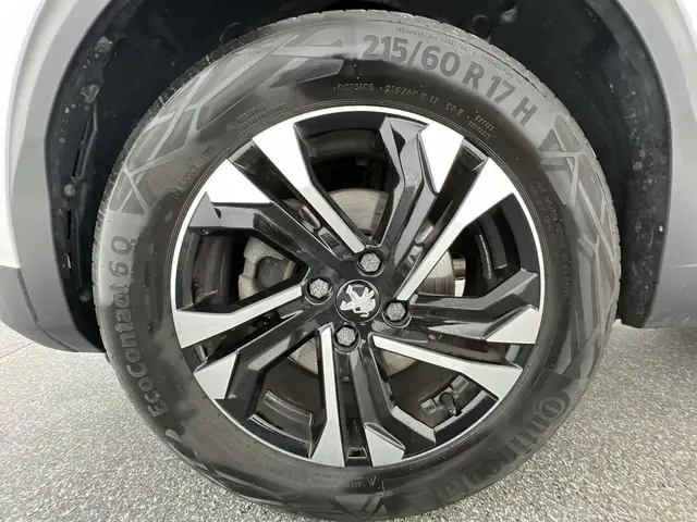 Peugeot 2008 view 6