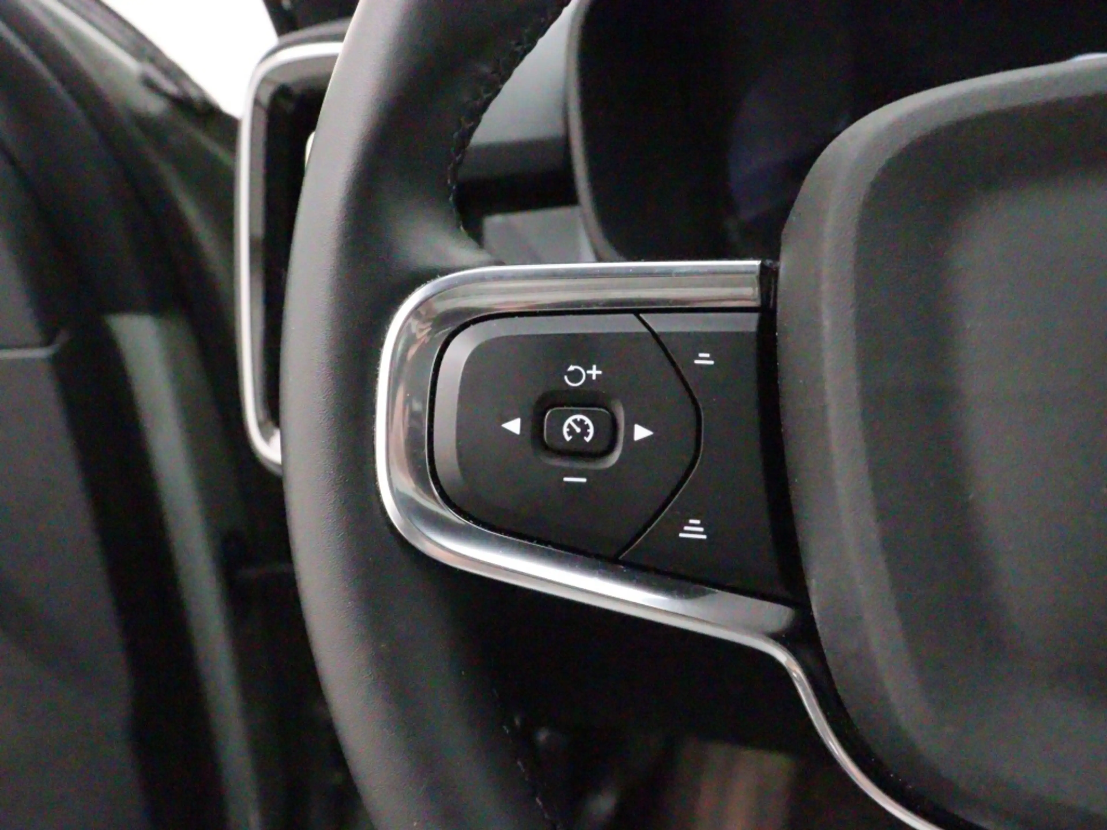 Volvo C40 EXTENDED RANGE ULTIMATE 360GR CAM 20INCH TREKHAAK — photo 14