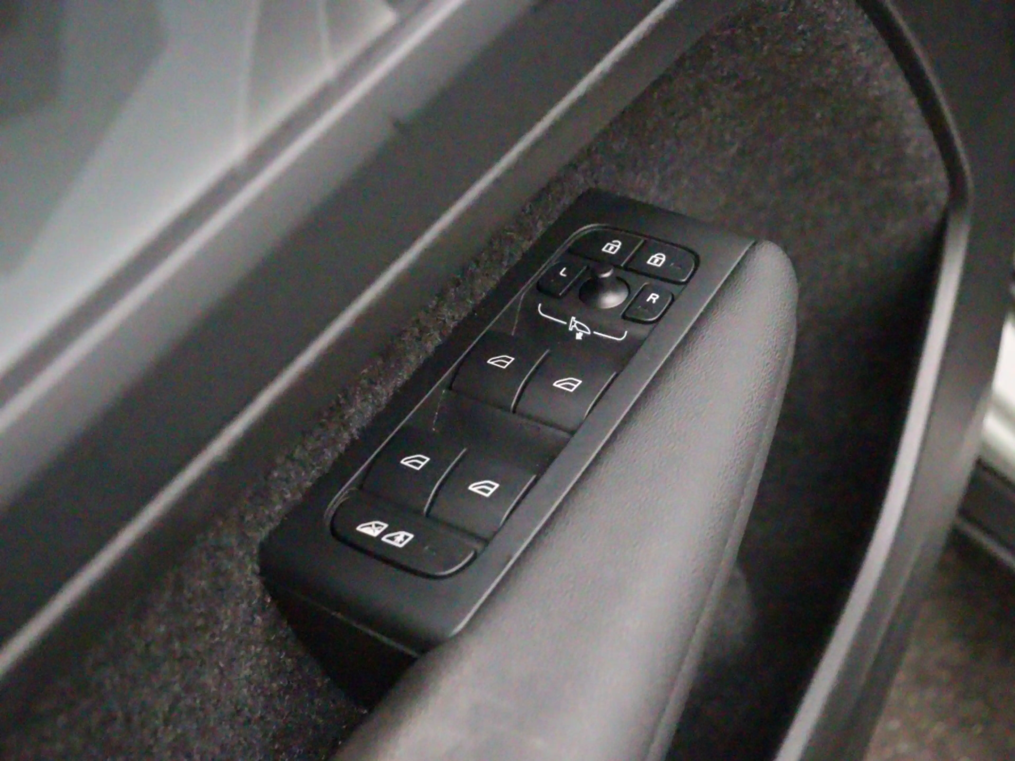 Volvo C40 EXTENDED RANGE ULTIMATE 360GR CAM 20INCH TREKHAAK — photo 12