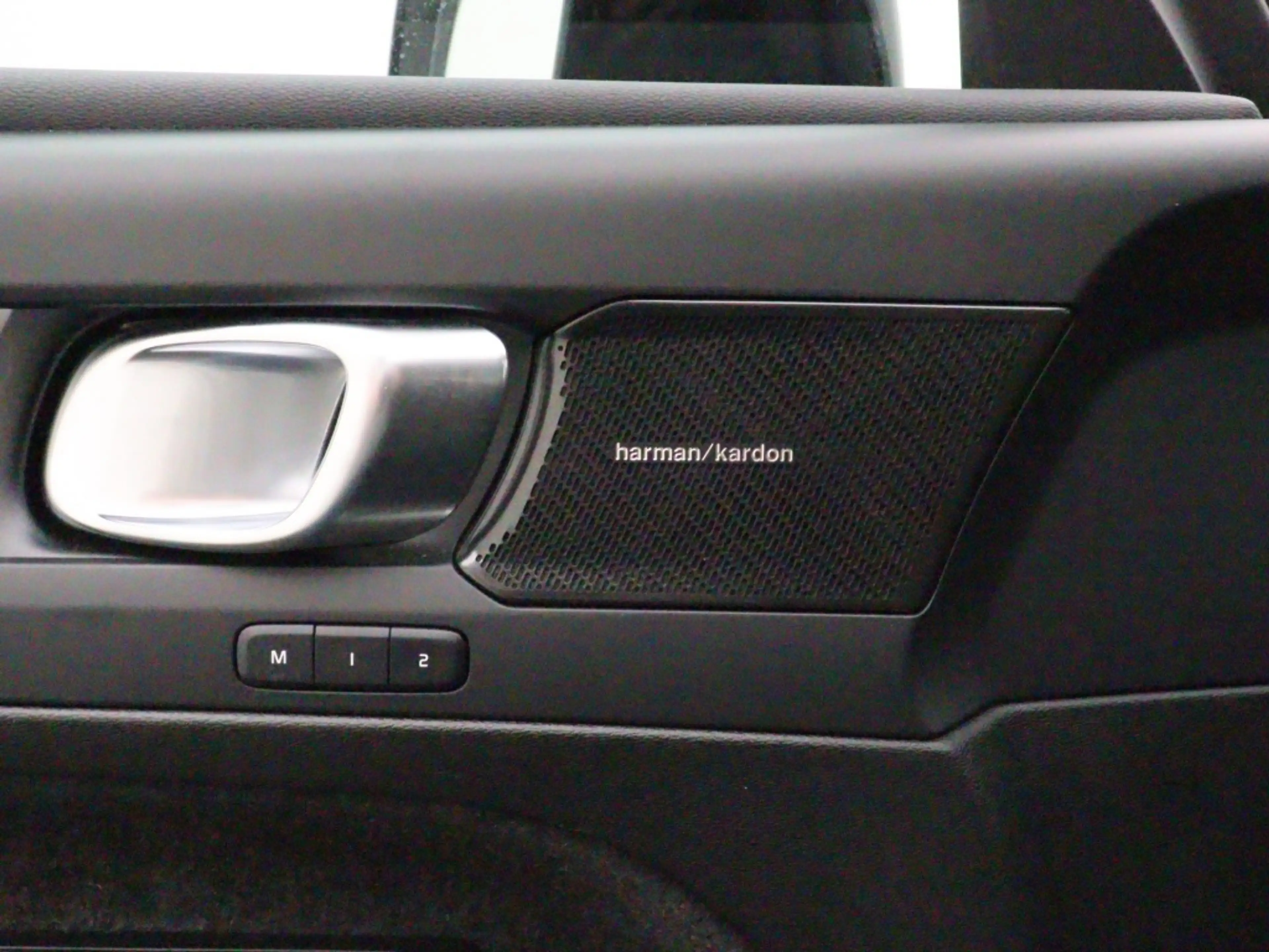 Volvo C40 EXTENDED RANGE ULTIMATE 360GR CAM 20INCH TREKHAAK — photo 11