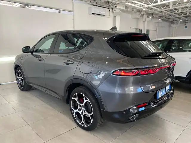 Alfa Romeo Tonale view 2